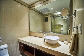 تجهيزات دش، مجففات شعر، مناشف، شامبو