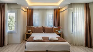 Chambre Triple Confort, balcon, vue piscine