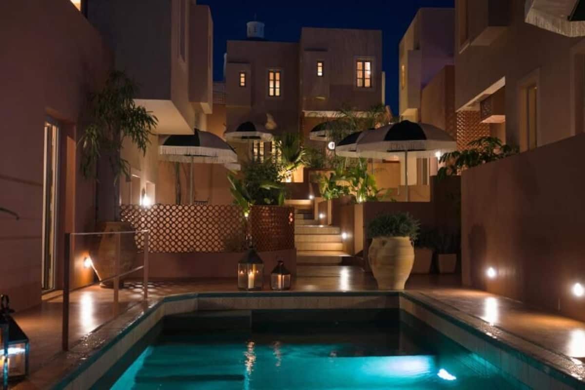 Patio Grand Suite with Inner Courtyard View | 1 bedroom, iron/ironing board, free WiFi, bed sheets