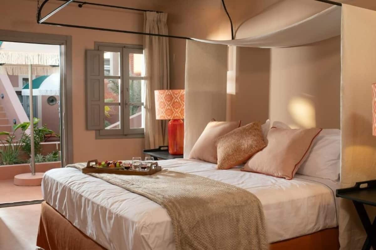Ember Deluxe Room | 1 bedroom, iron/ironing board, free WiFi, bed sheets