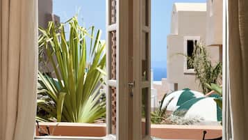 La Cour Junior Suite | 1 bedroom, iron/ironing board, free WiFi, bed sheets