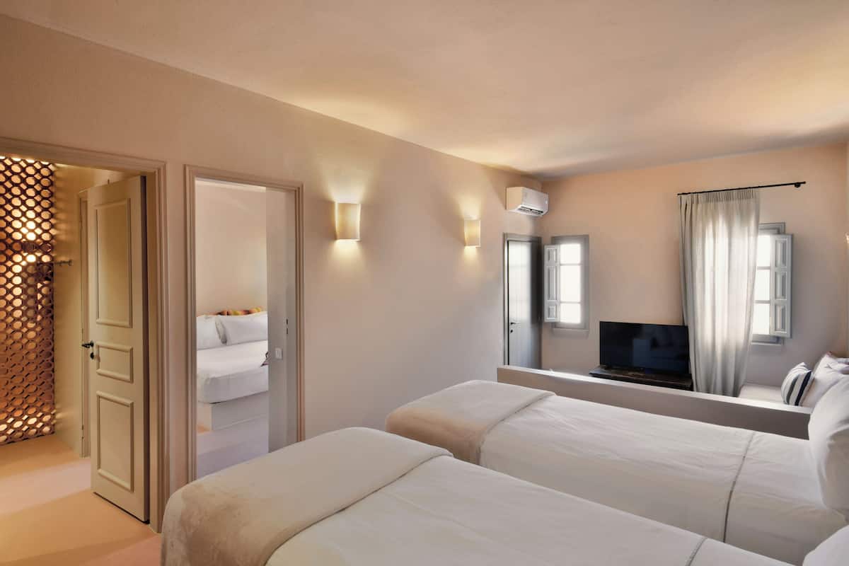 Grand appartement, uitzicht op zwembad | Een strijkplank/strijkijzer, gratis wifi, beddengoed