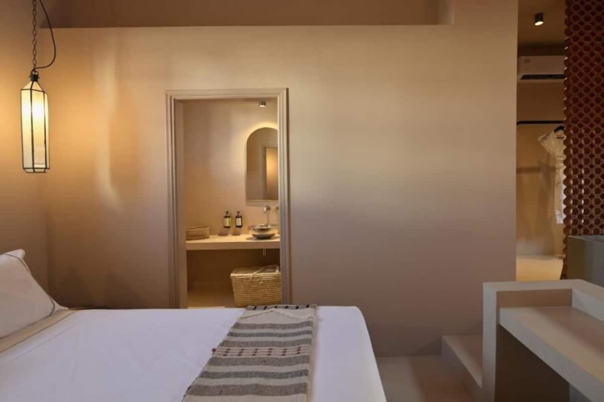 La Cour Junior Suite | 1 bedroom, iron/ironing board, free WiFi, bed sheets