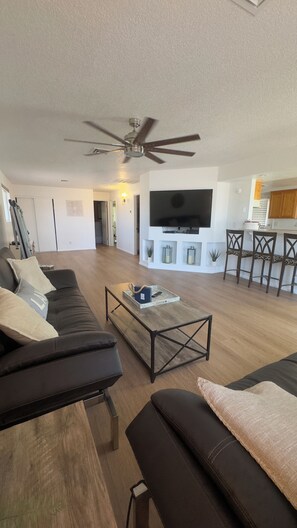 Smart-TV, Tischtennisplatte