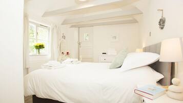 Cottage | 2 bedrooms, free WiFi, bed sheets