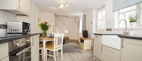 Stuga | Eget kök | Kylskåp, mikrovågsugn, ugn och spishäll