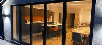 Best house on the street! Up to 10 guests- perfect for families, contractors