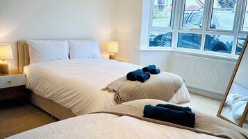 4 bedrooms, desk, iron/ironing board, WiFi