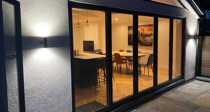 Best house on the street! Up to 10 guests- perfect for families, contractors