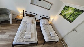 1 chambre, fer et planche à repasser, accès au Wi-Fi (inclus)