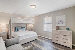 4 Schlafzimmer, Bügeleisen/Bügelbrett, kostenloses WLAN, Bettwäsche