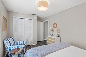 4 bedrooms, iron/ironing board, free WiFi, bed sheets - Your Coastal Bungalow Escape on 30A (Seagrove)