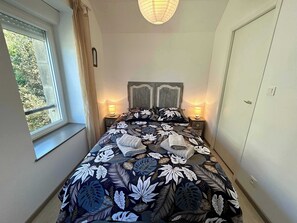 3 soverom, strykejern/-brett og sengetøy