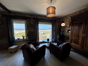 TV, fireplace, offices