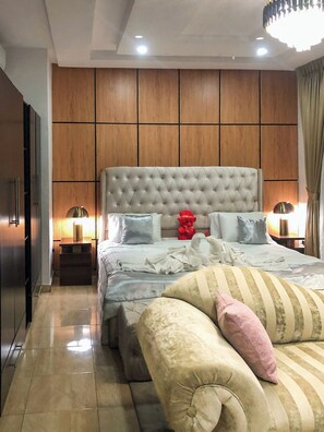 2 chambres, fer et planche à repasser, Wi-Fi, draps fournis