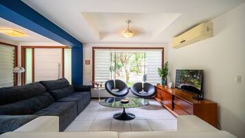 Deluxe huis, 4 slaapkamers, airconditioning | Woonruimte | Een tafeltennistafel