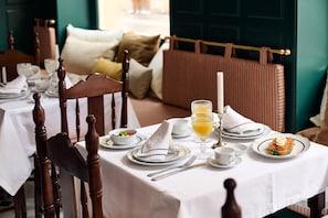 Petit déjeuner buffet servi tous les jours en supplément