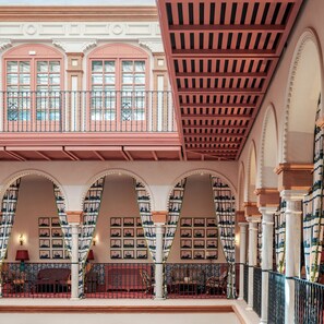 Utsikt mot gårdsplass