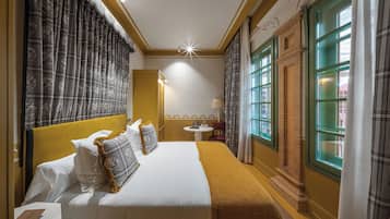 Tweepersoonskamer | Luxe beddengoed, pillowtop-bedden, een minibar, individueel gedecoreerd