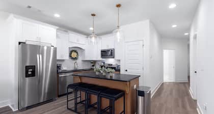 The Tiger Den – Walk to Campus & Downtown!