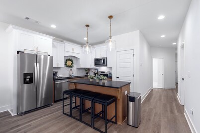 The Tiger Den – Walk to Campus & Downtown!