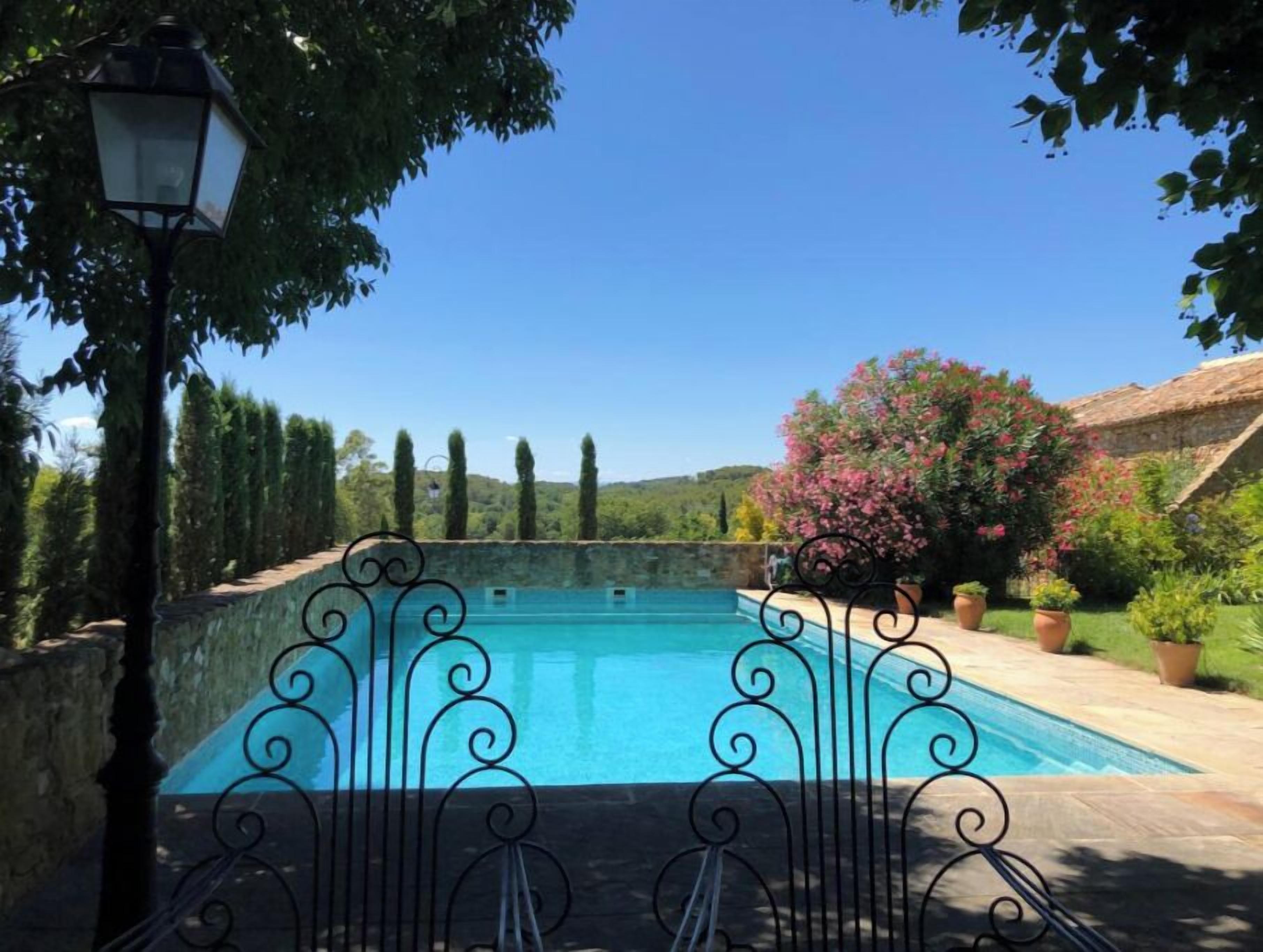 室外游泳池，恒温泳池