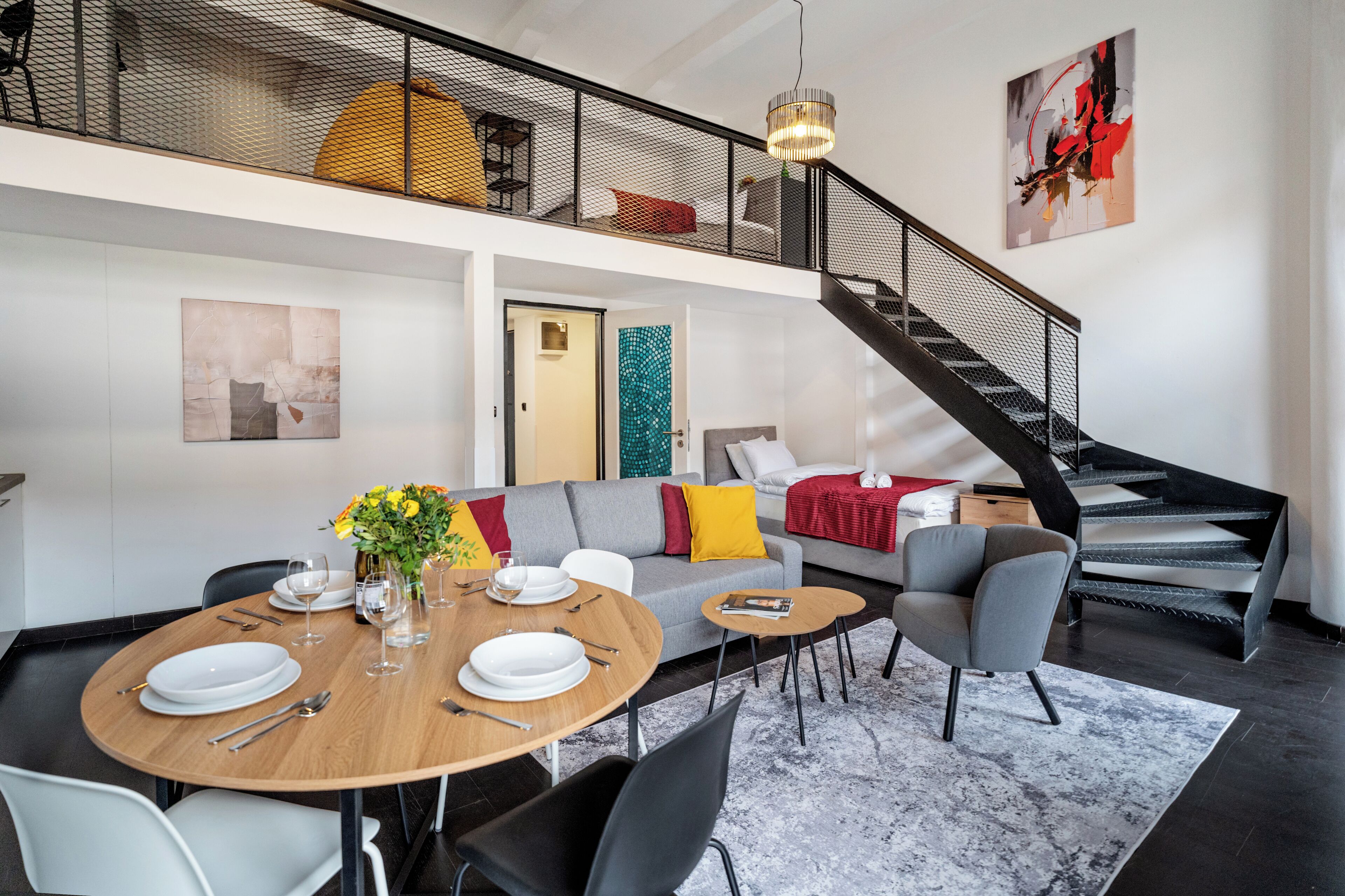 Comfort-Apartment, Stadtblick | Wohnbereich | 43-Zoll-Flachbildfernseher mit Kabelempfang