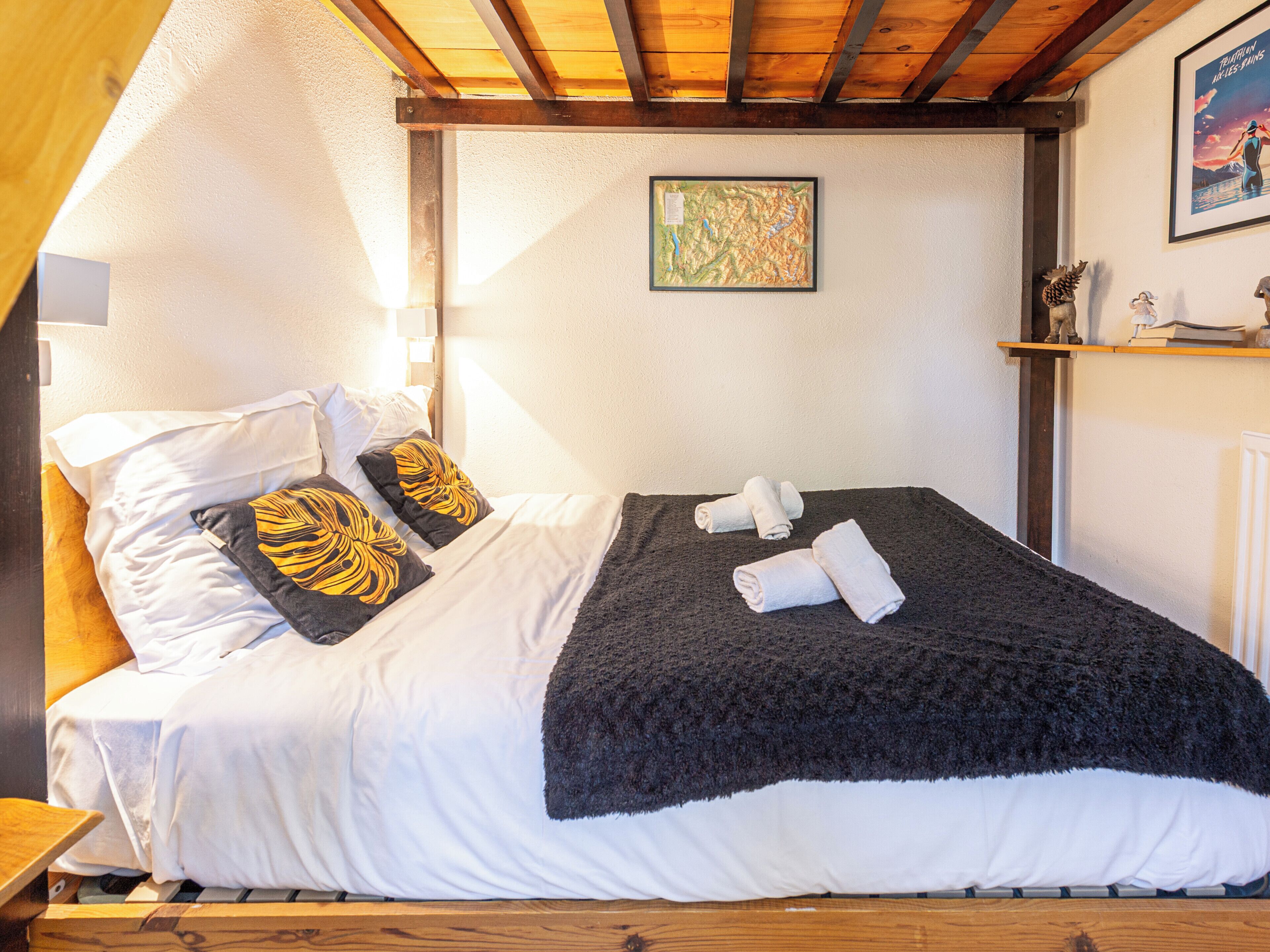 Silitysrauta/-lauta, vauvan matkasänky, Wi-Fi, vuodevaatteet