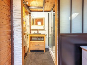 Shower, free toiletries, hair dryer, towels
