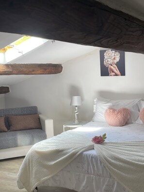 3 habitaciones, tabla de planchar con plancha y cuna de viaje