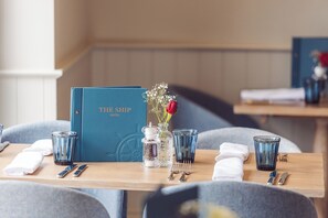 Ze serveren er ontbijt, lunch, diner en brunch 