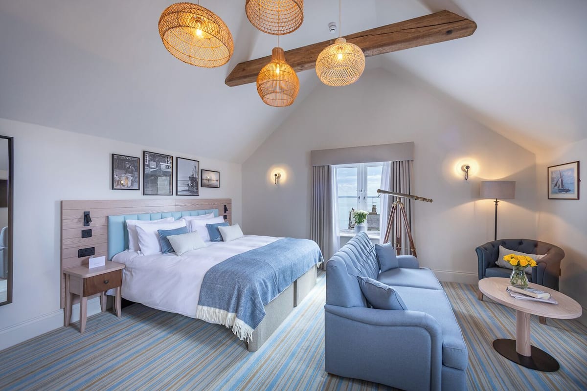 Suite Luxury, 1 letto king con divano letto, balcone, vista mare | 1 camera, biancheria da letto di alta qualità, copriletto in piuma