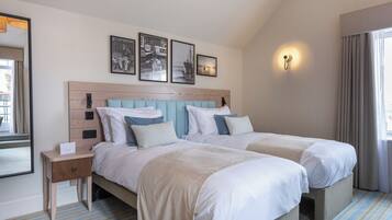 Suite Mewah, 1 Tempat Tidur King dengan tempat tidur Sofa, balkon, pemandangan laut | 1 kamar tidur, seprai premium, dan selimut bulu angsa