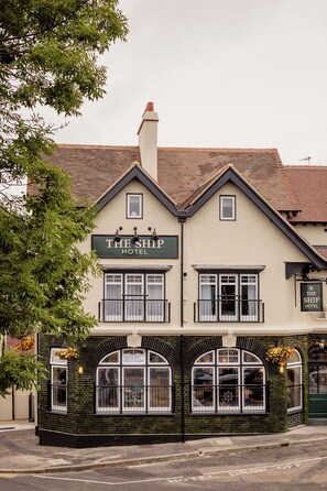 Front of property - The Ship Hotel (Leigh-on-Sea)