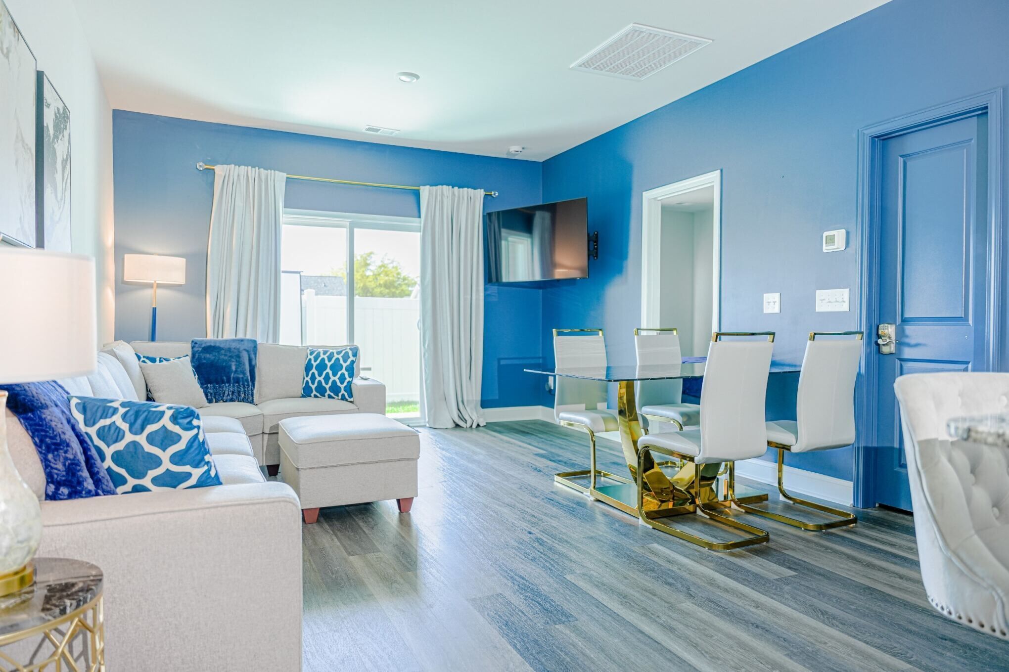 Smart-tv en een open haard