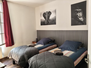 3 makuuhuonetta, silitysrauta/-lauta, Wi-Fi, vuodevaatteet