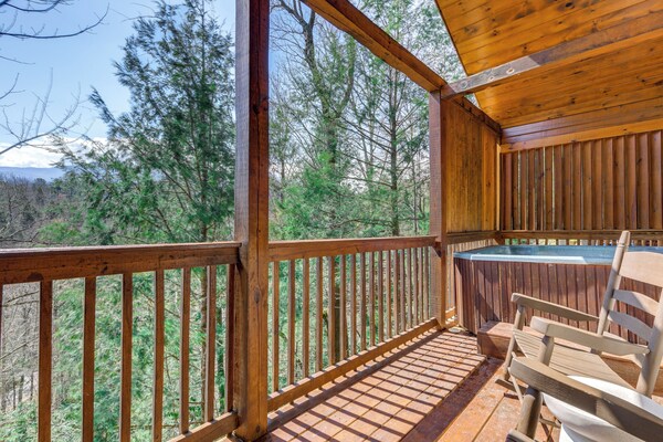 Smoky Mtn Escape W/ Hot Tub: 4 Mi To Gatlinburg! - Gatlinburg, TN