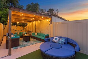 House (4 Bedrooms) | Interior - Saltwater Pool & Putting Green: Bradenton Oasis (Bradenton)