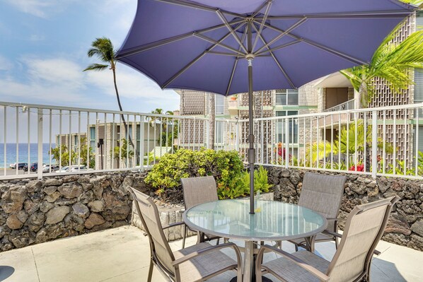 Apartment (1 Bedroom) | Interior - 2 Mi to Town: Kailua-kona Condo Steps From Beach (Kailua-Kona)