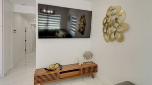 Interior - 4 Mi to Coast: Modern Retreat in Vero Beach! (Vero Beach)