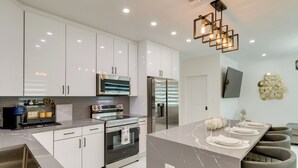 Interior - 4 Mi to Coast: Modern Retreat in Vero Beach! (Vero Beach)