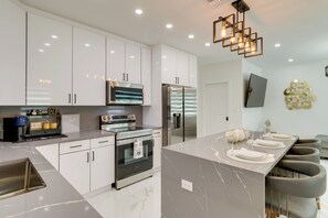 Interior - 4 Mi to Coast: Modern Retreat in Vero Beach! (Vero Beach)