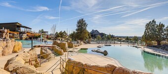 Mountain-view Cabin Near Trails in Powell Butte!