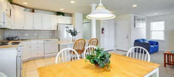 Walk to Beach: Wildwood Apt w/ Balcony!