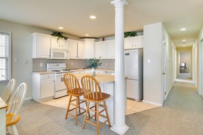 Interior - Walk to Beach: Wildwood Apt w/ Balcony! (Wildwood)