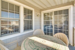 Interior - Walk to Beach: Wildwood Apt w/ Balcony! (Wildwood)