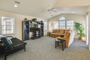 Apartment (4 Bedrooms) | Front of property