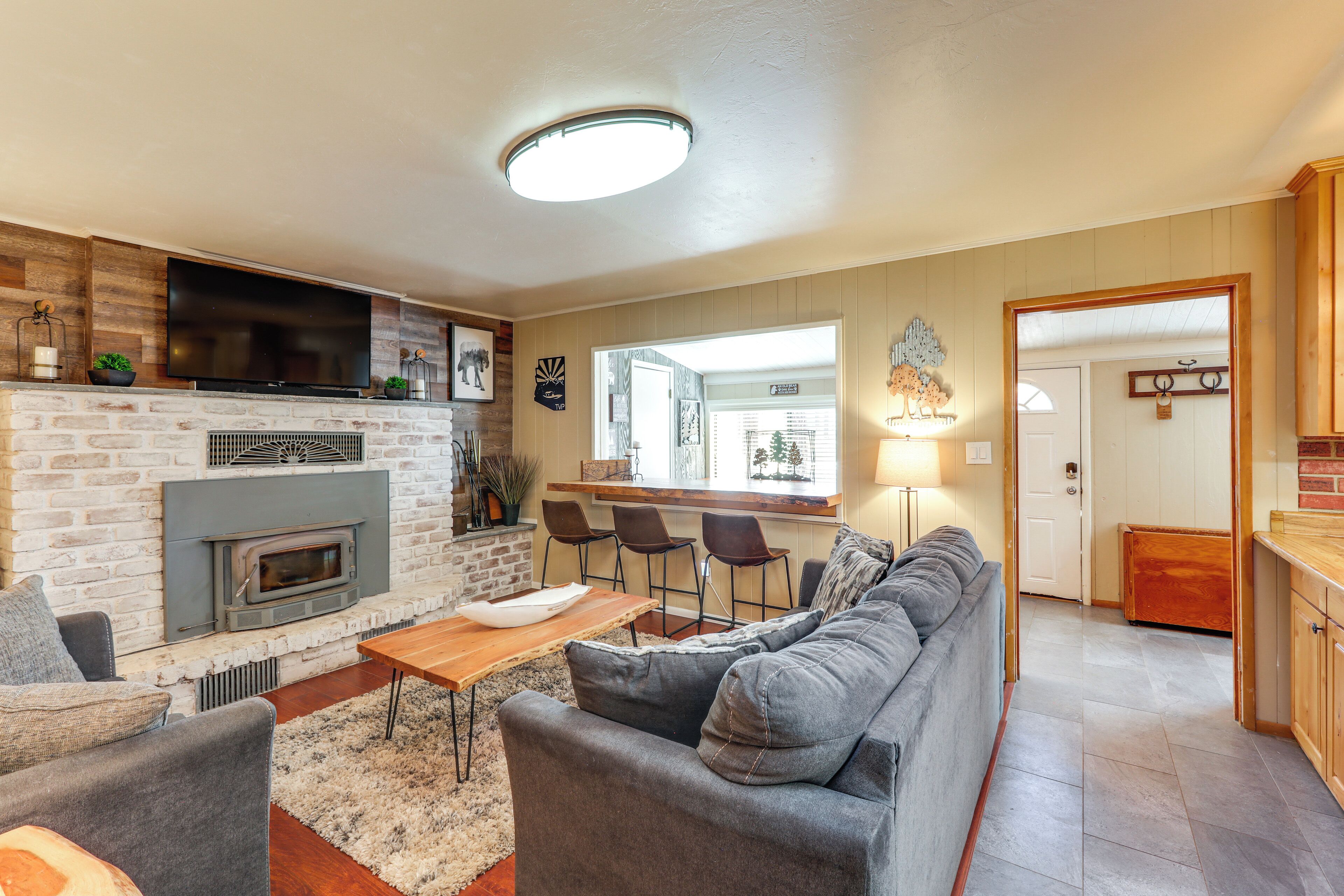 House (4 Bedrooms) | Front of property