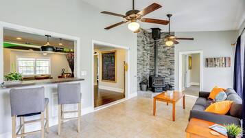 House (4 Bedrooms) | Interior