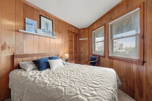 4 habitaciones, tabla de planchar con plancha, wifi y ropa de cama 